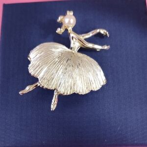 Tortolani Vintage Gold Tone Ballerina Brooch with Faux  Pearl Accent 2" EUC